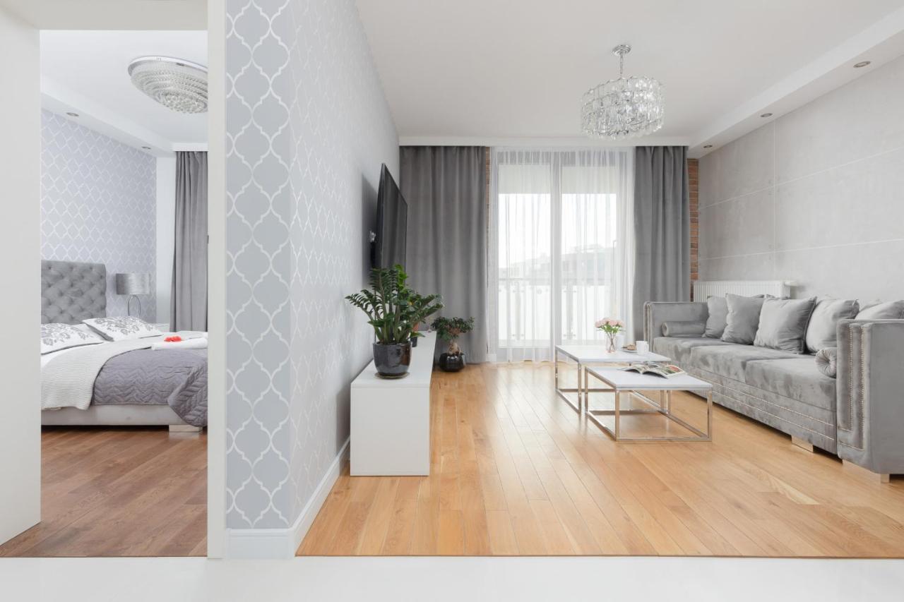 Silver By Renters Prestige