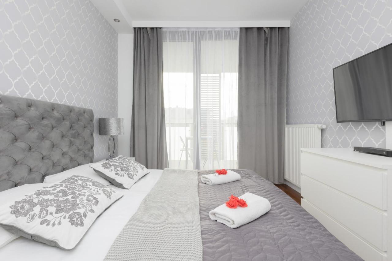 Silver By Renters Prestige *